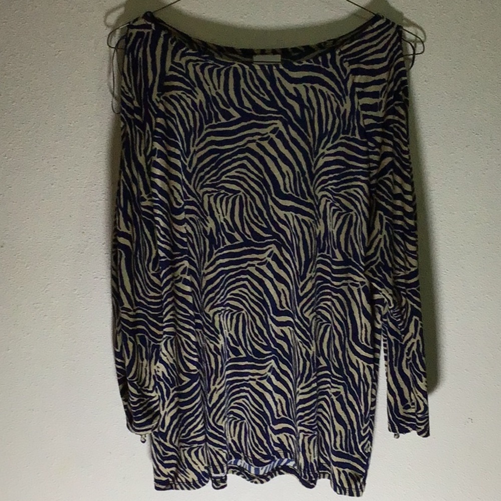 Jaclyn Smith XXL animal print top peek a boo shoul